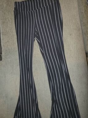 No Boundaries Black & White Pinstripe Flare  Leggings Juniors Large
